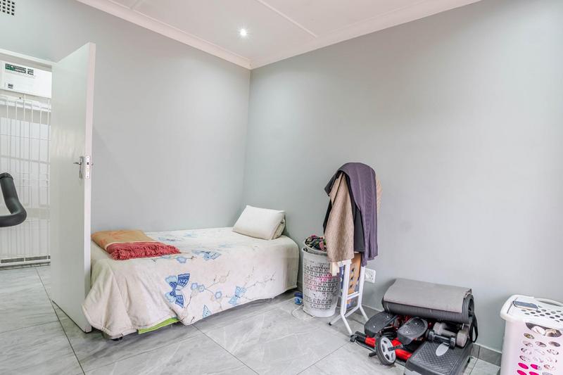 To Let 4 Bedroom Property for Rent in Meadowbrook Gauteng