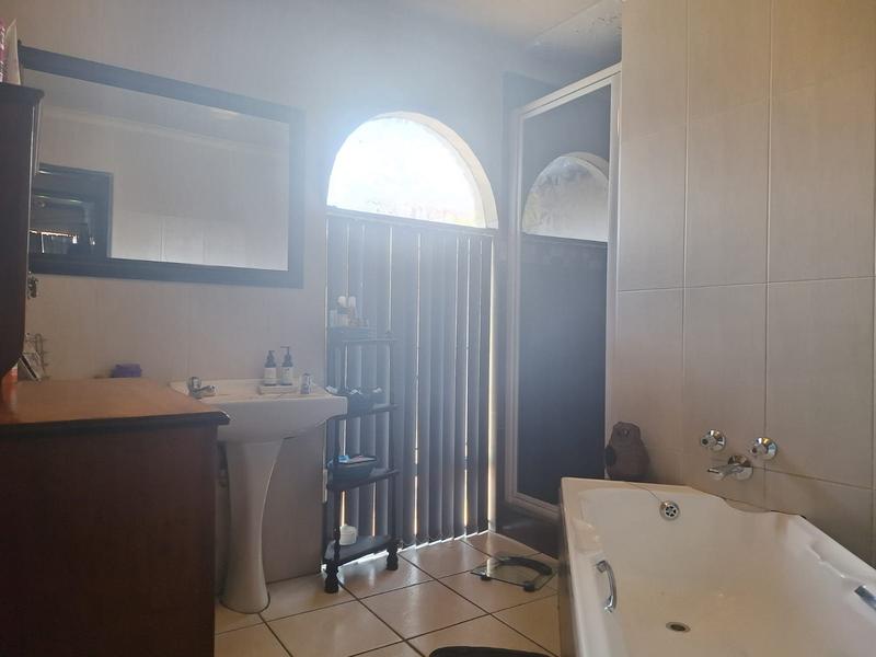 2 Bedroom Property for Sale in Huntingdon Gauteng