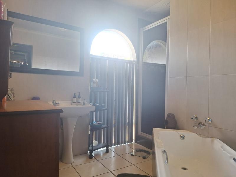 2 Bedroom Property for Sale in Huntingdon Gauteng