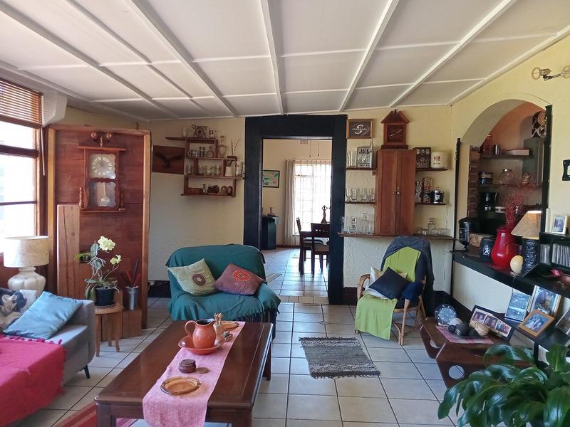 5 Bedroom Property for Sale in Flora Gardens Gauteng