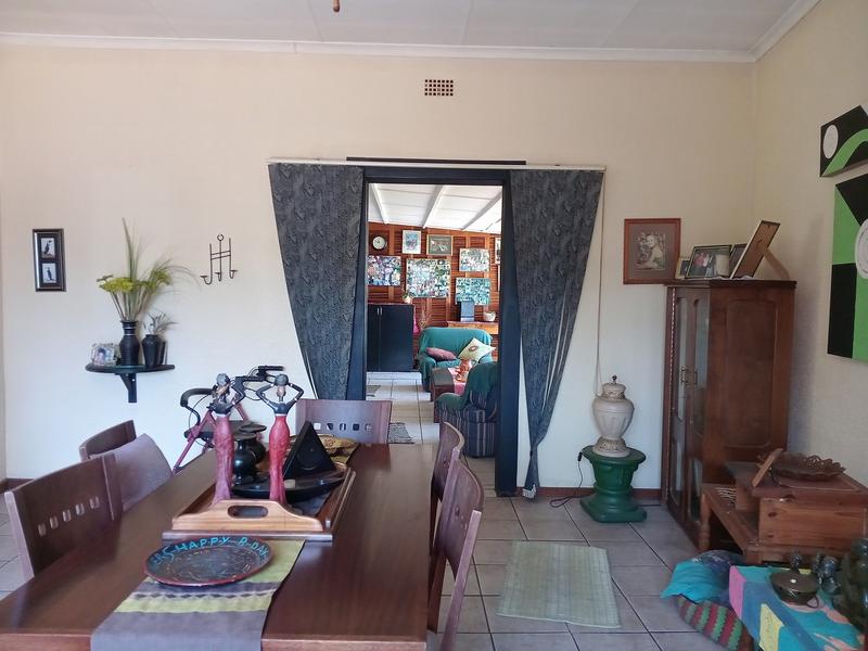 5 Bedroom Property for Sale in Flora Gardens Gauteng