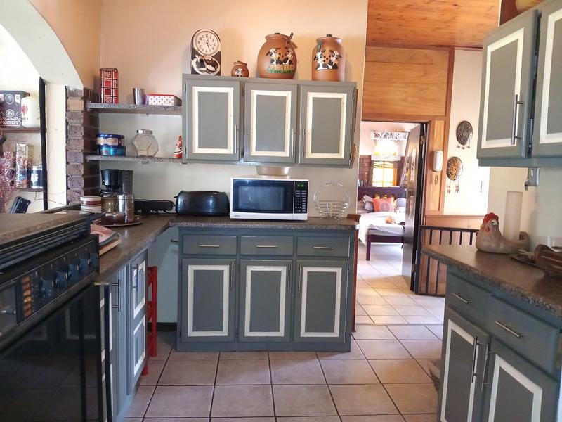 5 Bedroom Property for Sale in Flora Gardens Gauteng
