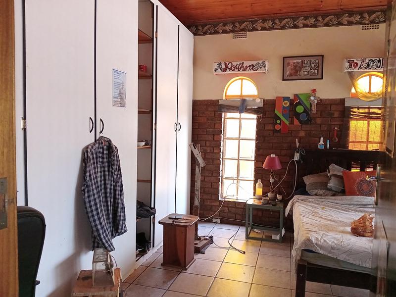 5 Bedroom Property for Sale in Flora Gardens Gauteng