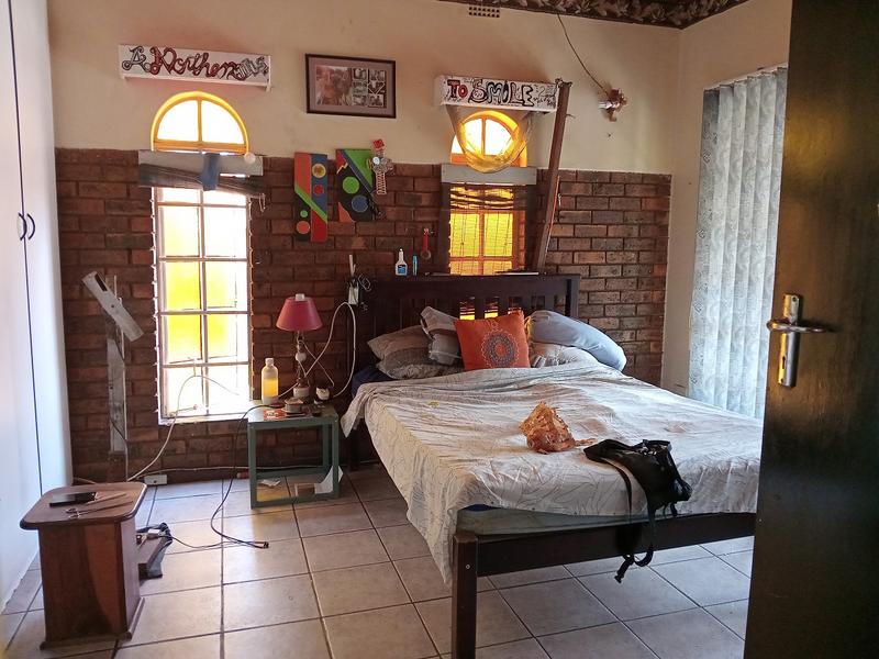5 Bedroom Property for Sale in Flora Gardens Gauteng