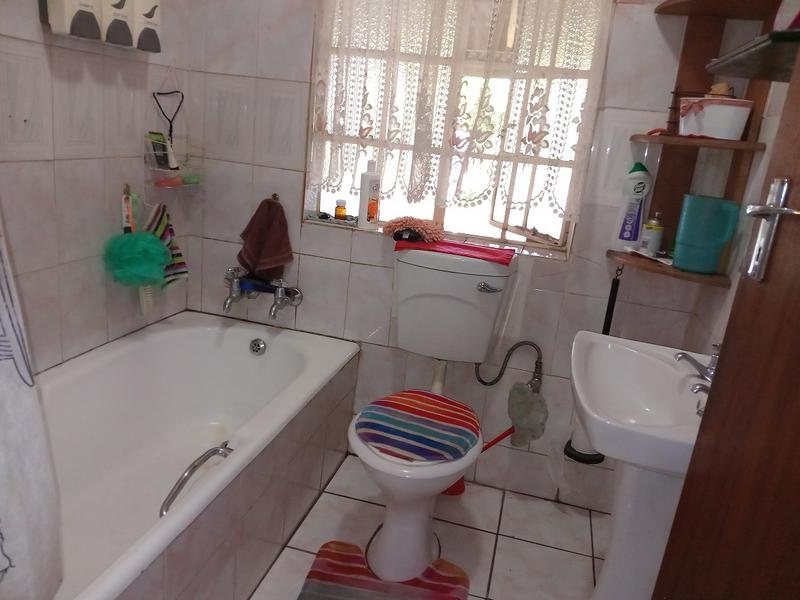 5 Bedroom Property for Sale in Flora Gardens Gauteng