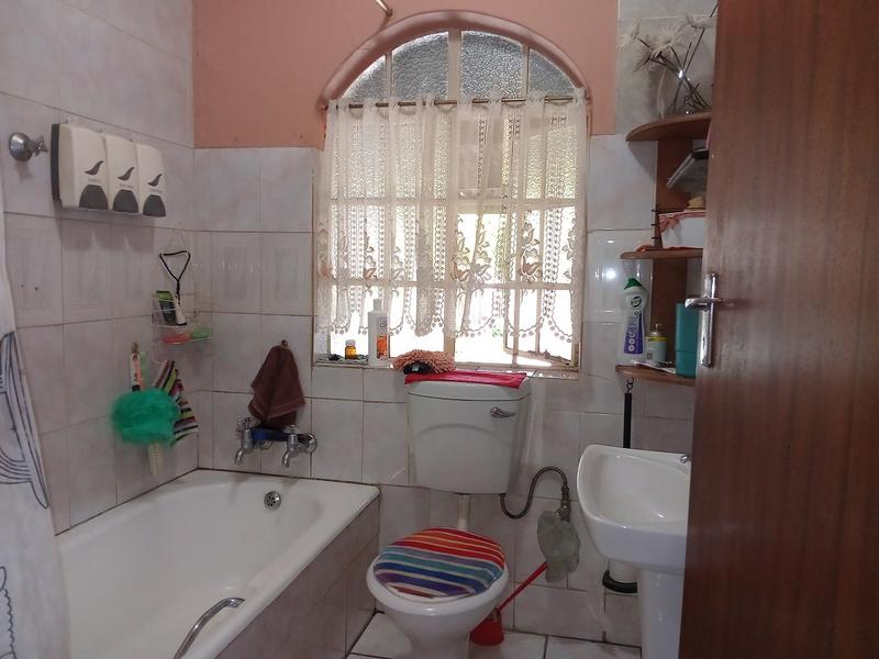 5 Bedroom Property for Sale in Flora Gardens Gauteng