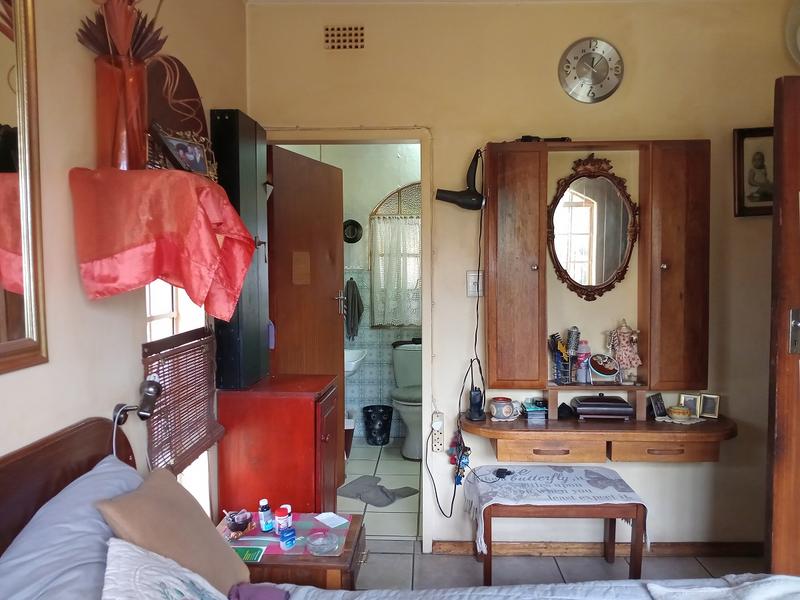 5 Bedroom Property for Sale in Flora Gardens Gauteng