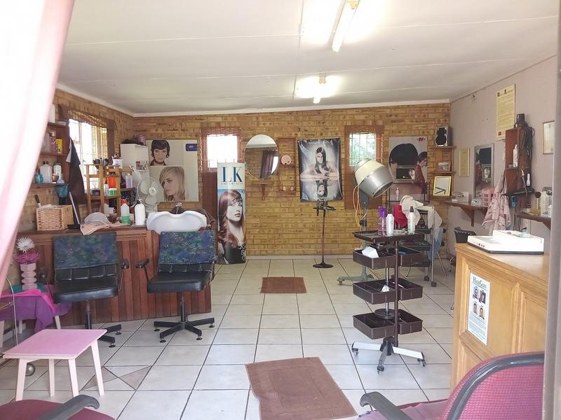 5 Bedroom Property for Sale in Flora Gardens Gauteng