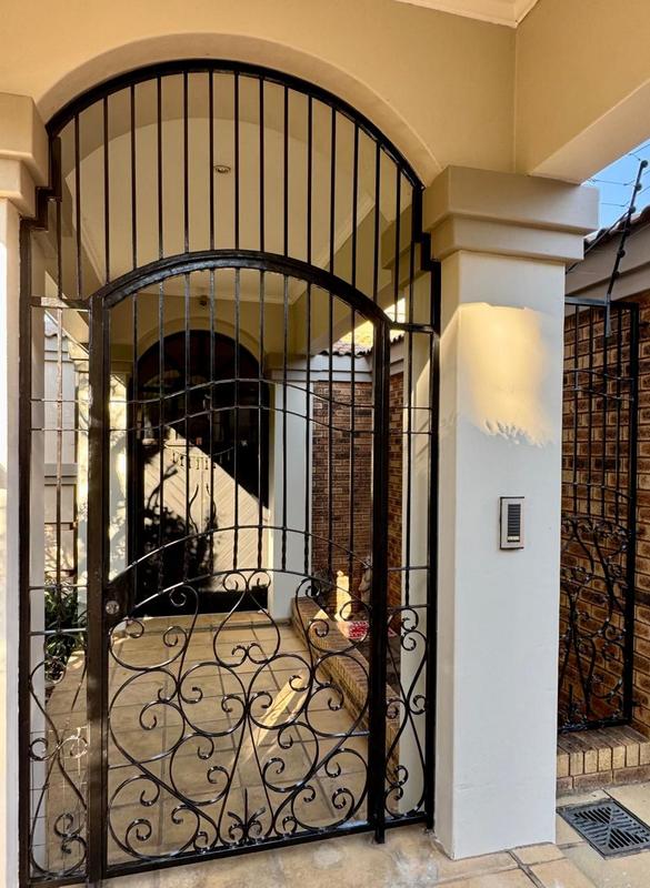 4 Bedroom Property for Sale in Glenvista Gauteng