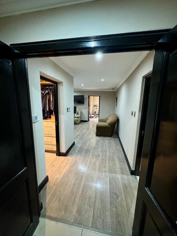 4 Bedroom Property for Sale in Glenvista Gauteng