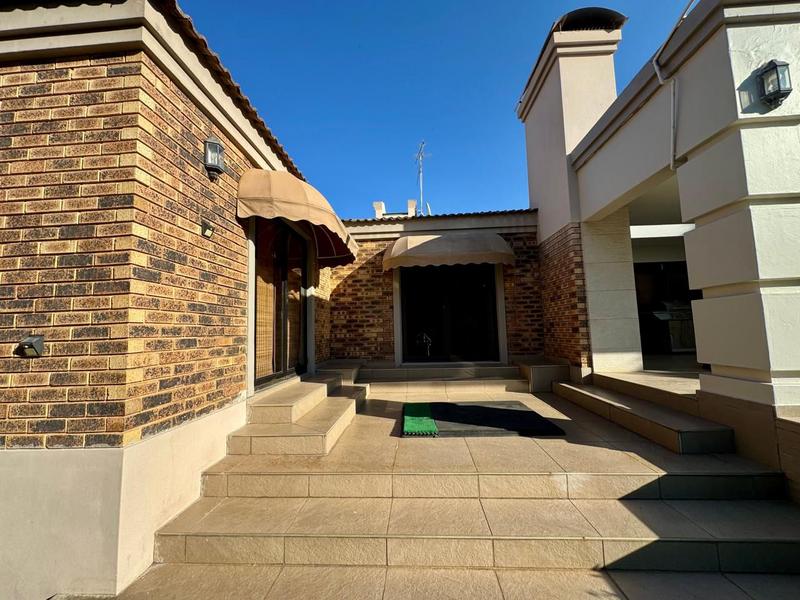 4 Bedroom Property for Sale in Glenvista Gauteng