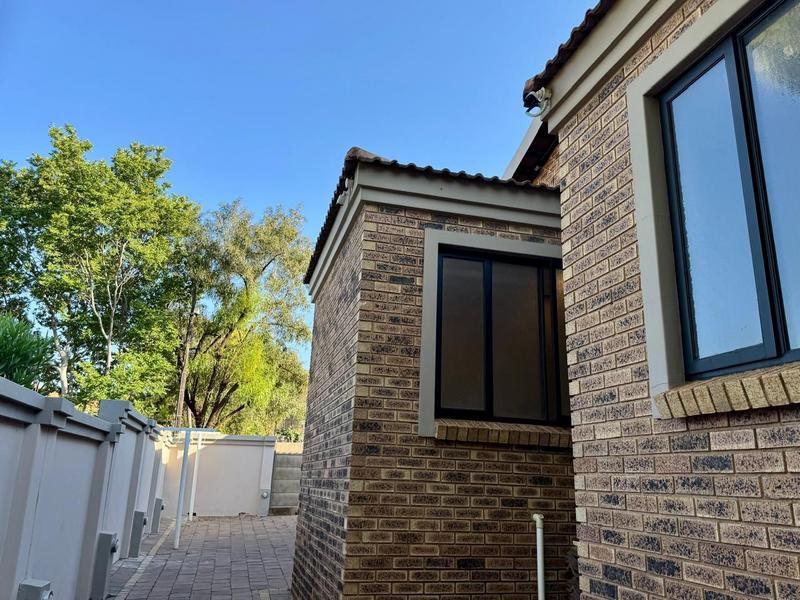 4 Bedroom Property for Sale in Glenvista Gauteng