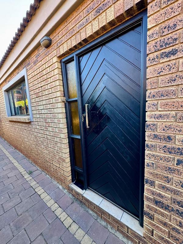 4 Bedroom Property for Sale in Glenvista Gauteng