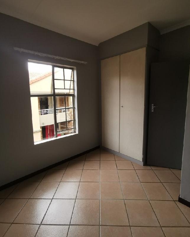 2 Bedroom Property for Sale in Die Hoewes Gauteng