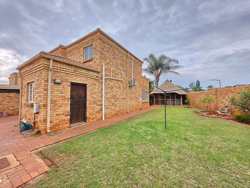 To Let 3 Bedroom Property for Rent in Honeyhills Gauteng