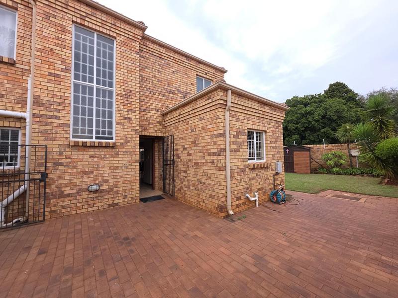 To Let 3 Bedroom Property for Rent in Honeyhills Gauteng