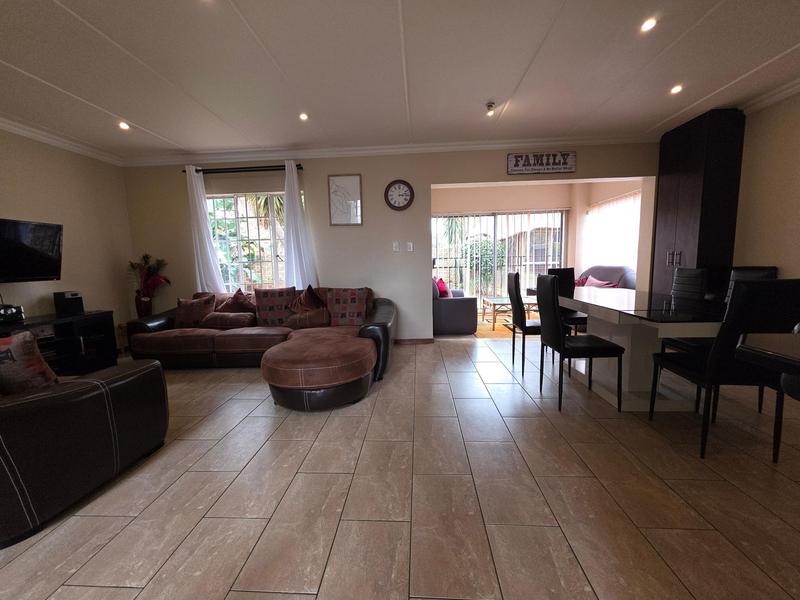 To Let 3 Bedroom Property for Rent in Honeyhills Gauteng