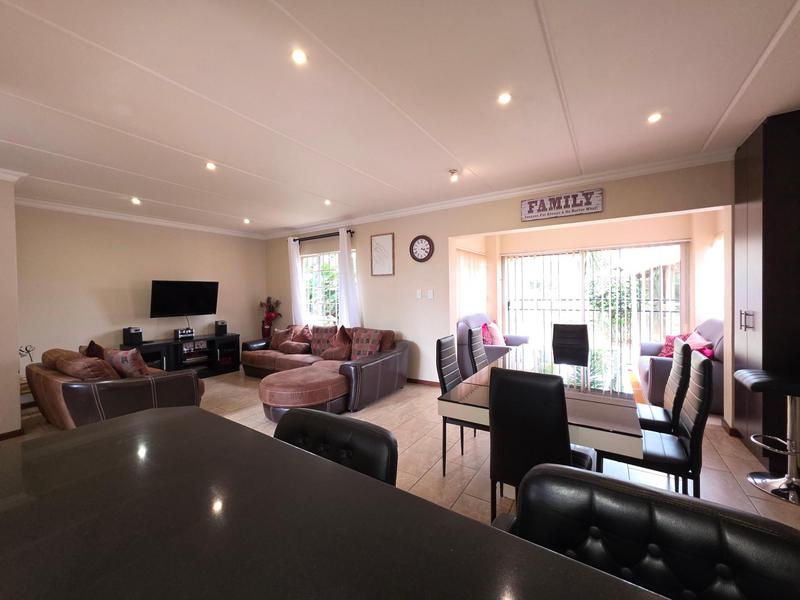 To Let 3 Bedroom Property for Rent in Honeyhills Gauteng