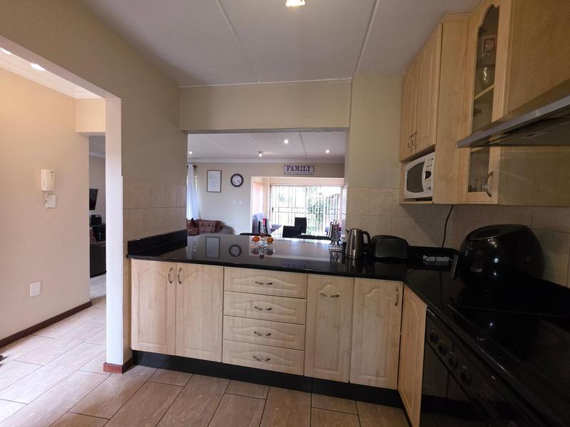 To Let 3 Bedroom Property for Rent in Honeyhills Gauteng