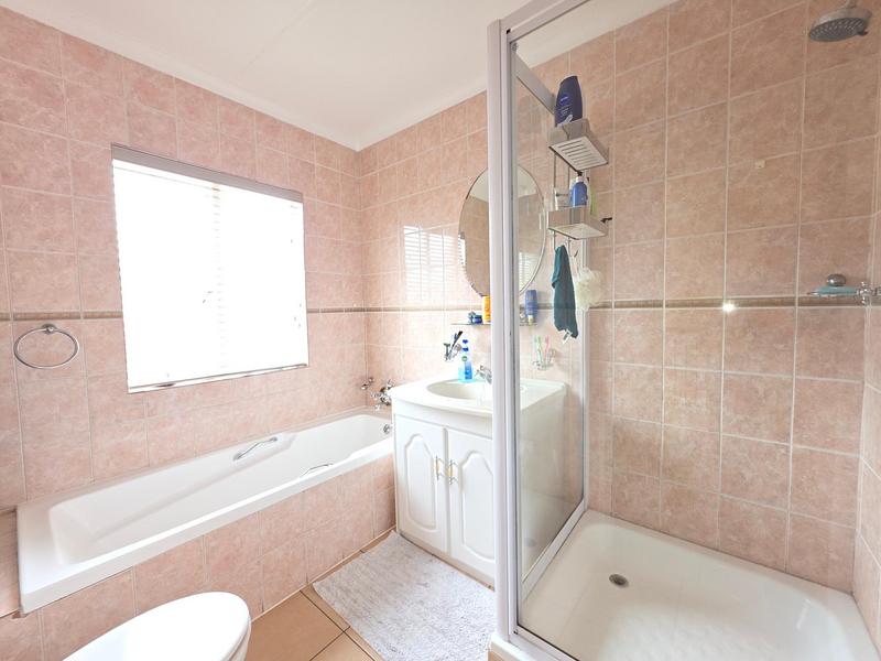 To Let 3 Bedroom Property for Rent in Honeyhills Gauteng