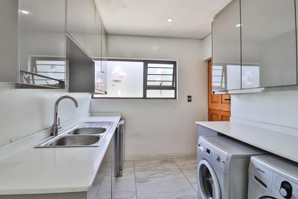 5 Bedroom Property for Sale in Helderwyk Gauteng