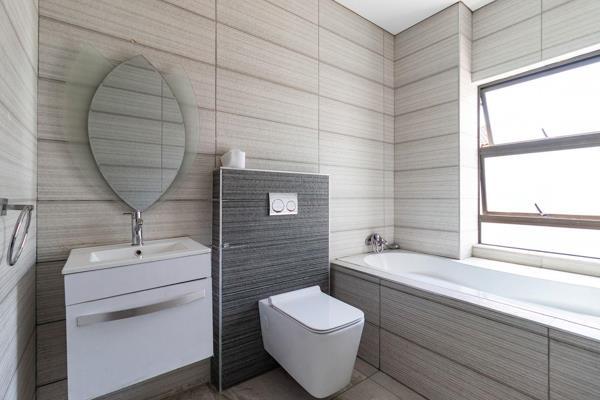 5 Bedroom Property for Sale in Helderwyk Gauteng