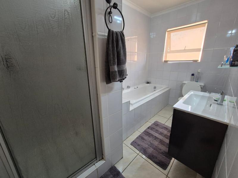 3 Bedroom Property for Sale in Glenvista Gauteng