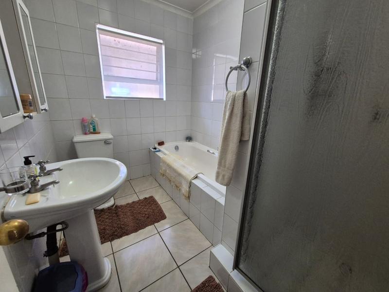 3 Bedroom Property for Sale in Glenvista Gauteng