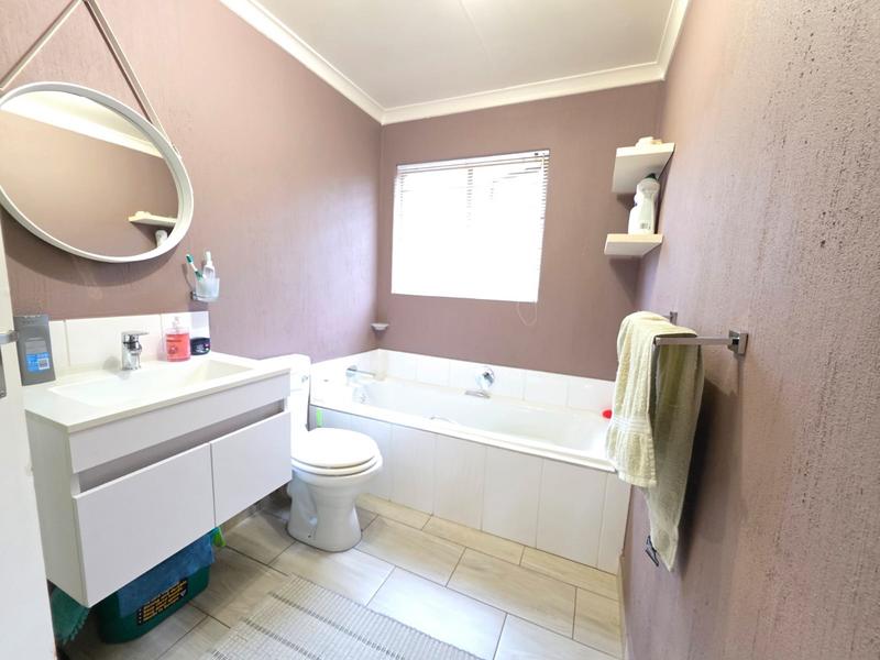 2 Bedroom Property for Sale in Sunninghill Gauteng