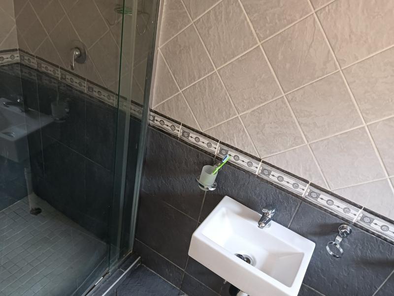 To Let 4 Bedroom Property for Rent in Kenmare Gauteng