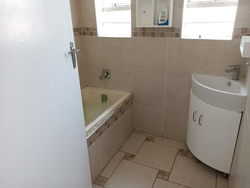 To Let 4 Bedroom Property for Rent in Kenmare Gauteng