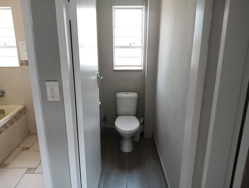 To Let 4 Bedroom Property for Rent in Kenmare Gauteng