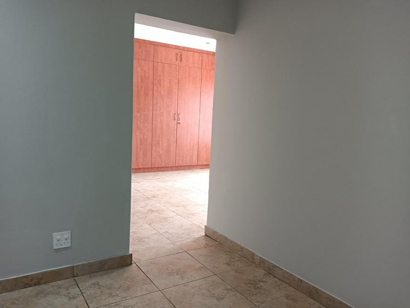 To Let 4 Bedroom Property for Rent in Kenmare Gauteng