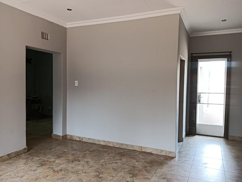 To Let 4 Bedroom Property for Rent in Kenmare Gauteng