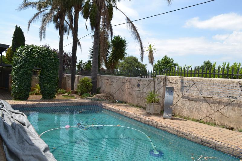 To Let 4 Bedroom Property for Rent in Kenmare Gauteng