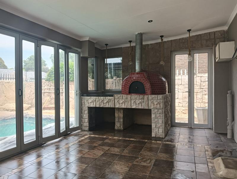 To Let 4 Bedroom Property for Rent in Kenmare Gauteng