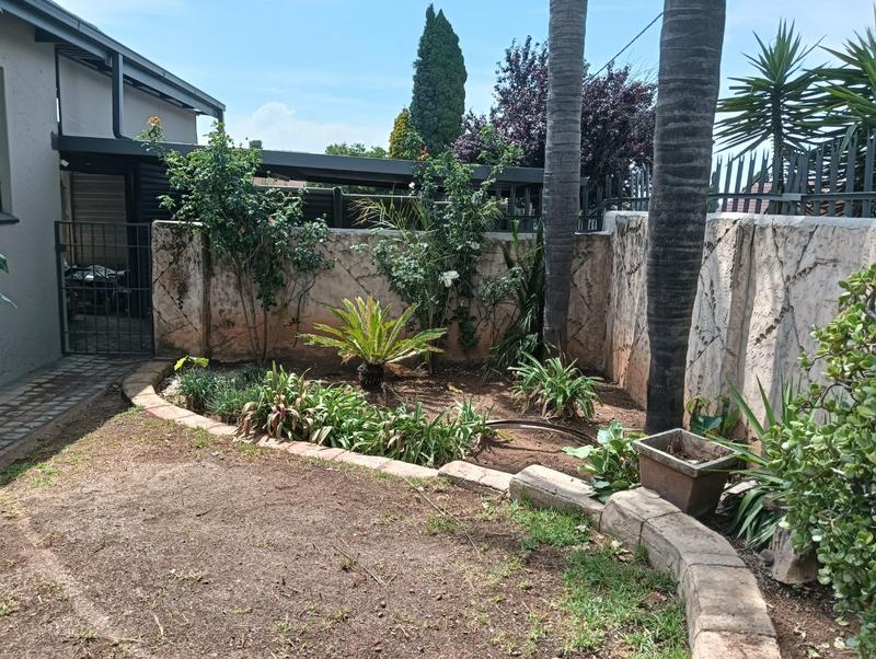 To Let 4 Bedroom Property for Rent in Kenmare Gauteng