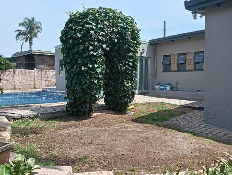 To Let 4 Bedroom Property for Rent in Kenmare Gauteng