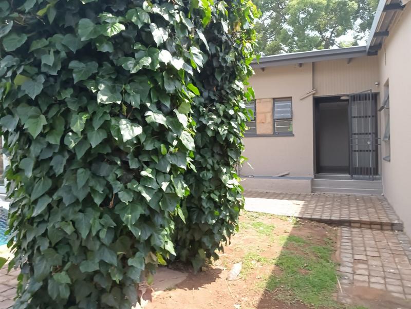 To Let 4 Bedroom Property for Rent in Kenmare Gauteng