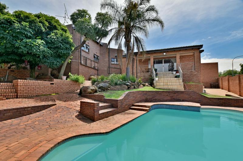 5 Bedroom Property for Sale in Glenvista Gauteng