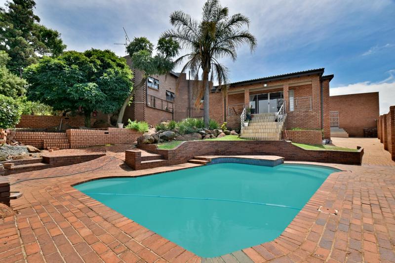 5 Bedroom Property for Sale in Glenvista Gauteng