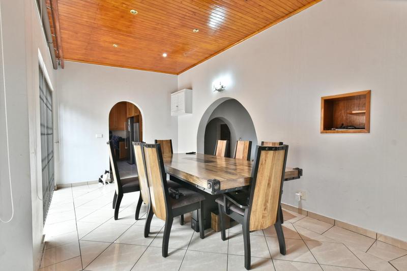 5 Bedroom Property for Sale in Glenvista Gauteng