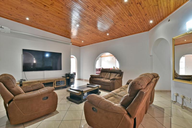 5 Bedroom Property for Sale in Glenvista Gauteng