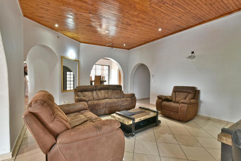 5 Bedroom Property for Sale in Glenvista Gauteng