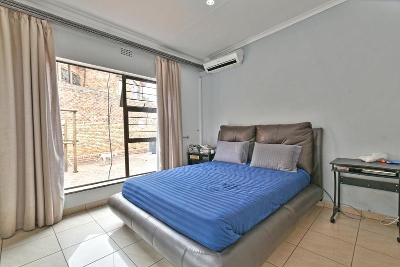 5 Bedroom Property for Sale in Glenvista Gauteng