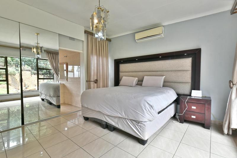 5 Bedroom Property for Sale in Glenvista Gauteng