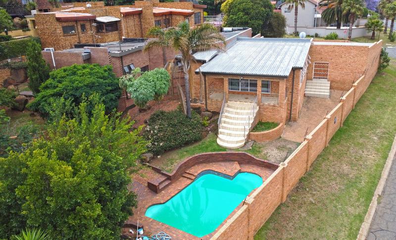 5 Bedroom Property for Sale in Glenvista Gauteng