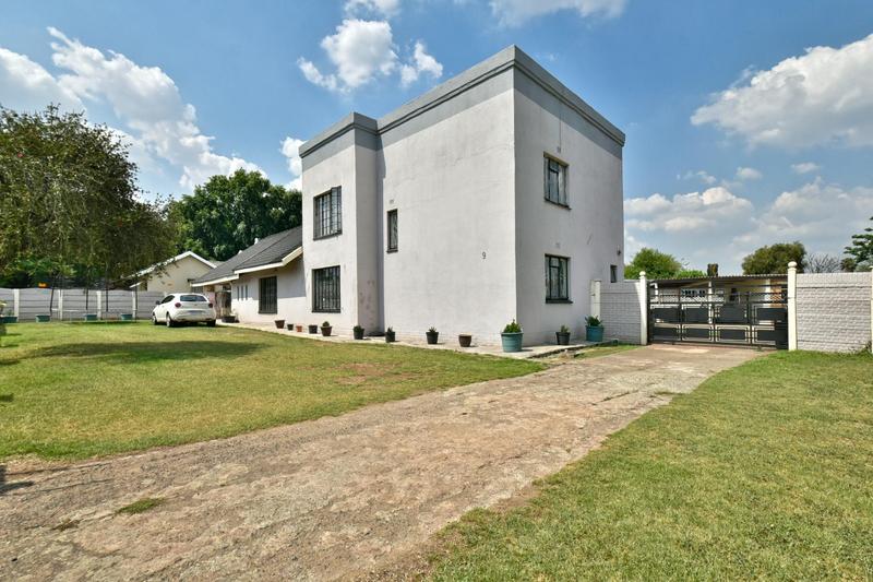 4 Bedroom Property for Sale in General Albertspark Gauteng