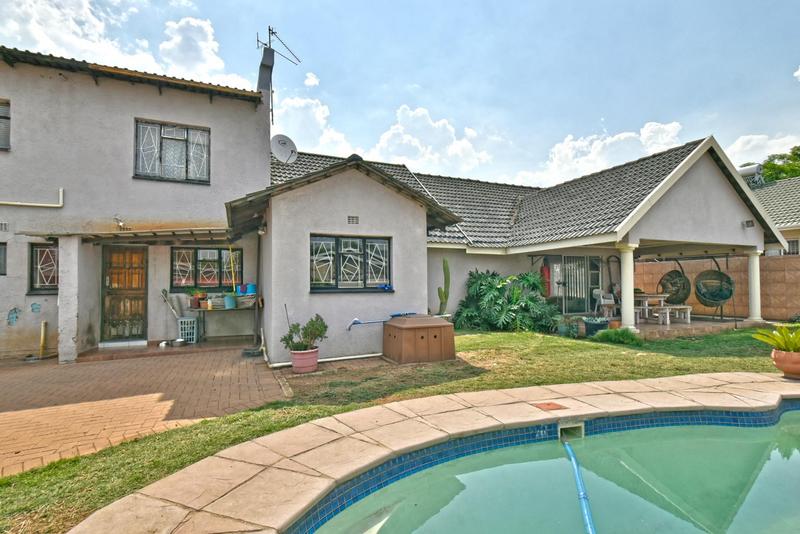 4 Bedroom Property for Sale in General Albertspark Gauteng