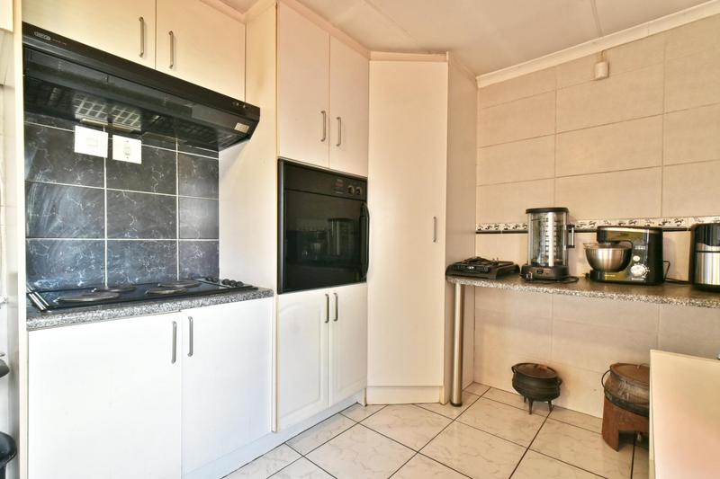 4 Bedroom Property for Sale in General Albertspark Gauteng